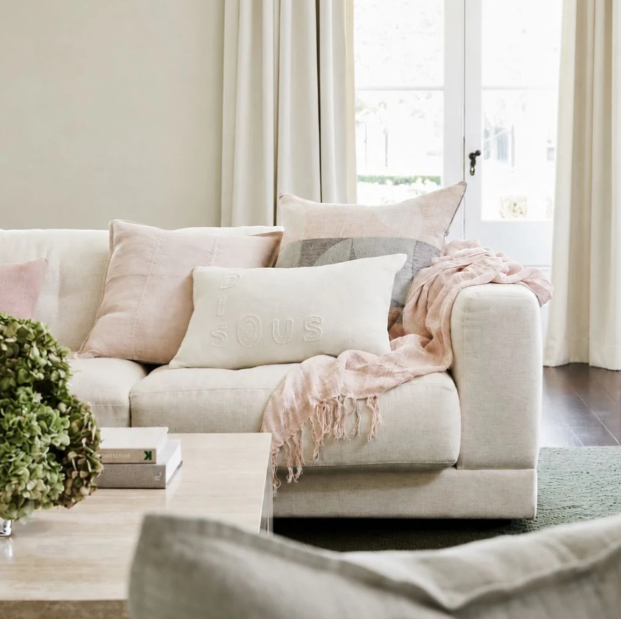 Aira Linen Throw - Soft Musk