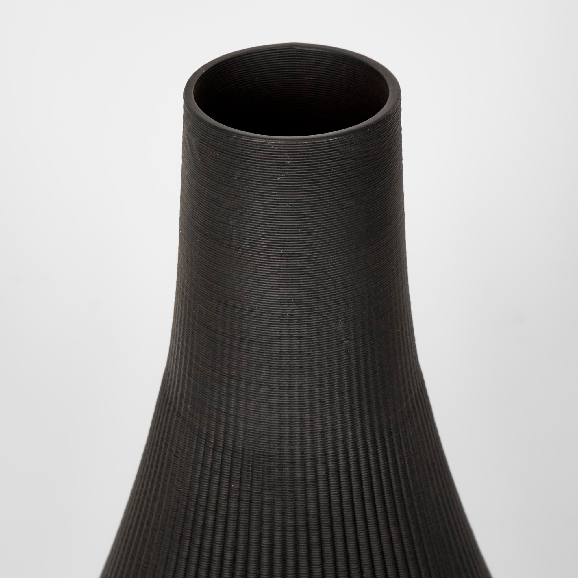 Verne 3D Vase Large - Black