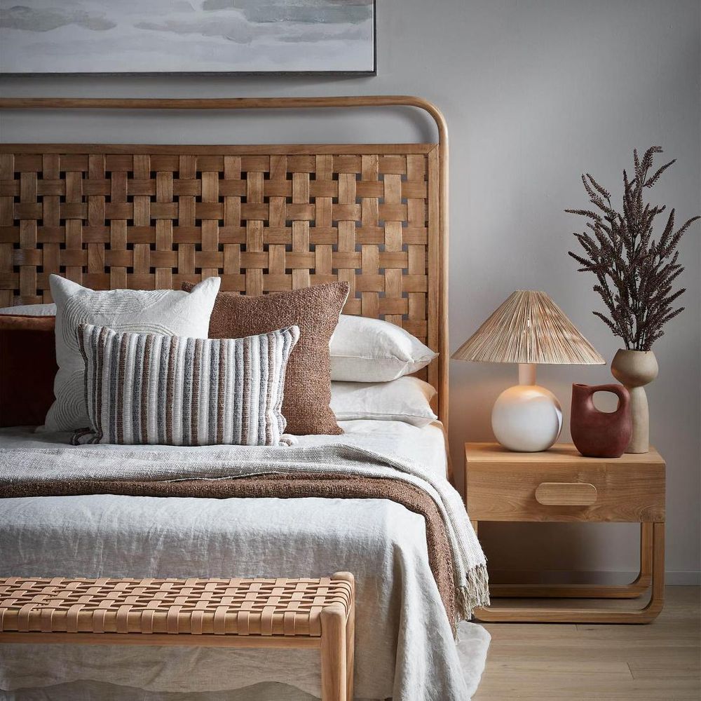 Esta Table Lamp with Raffia Shade