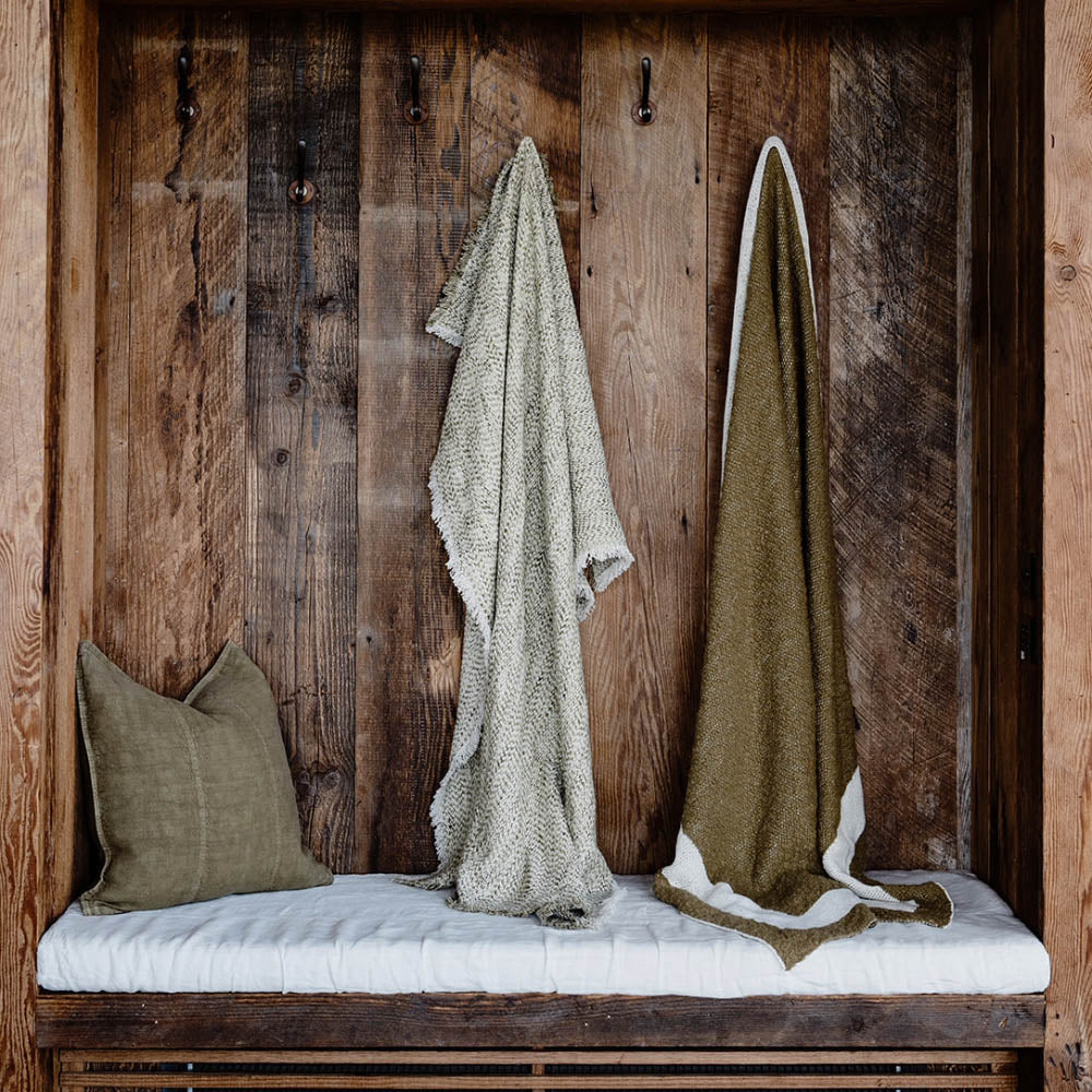Zen Throw - Olive/White