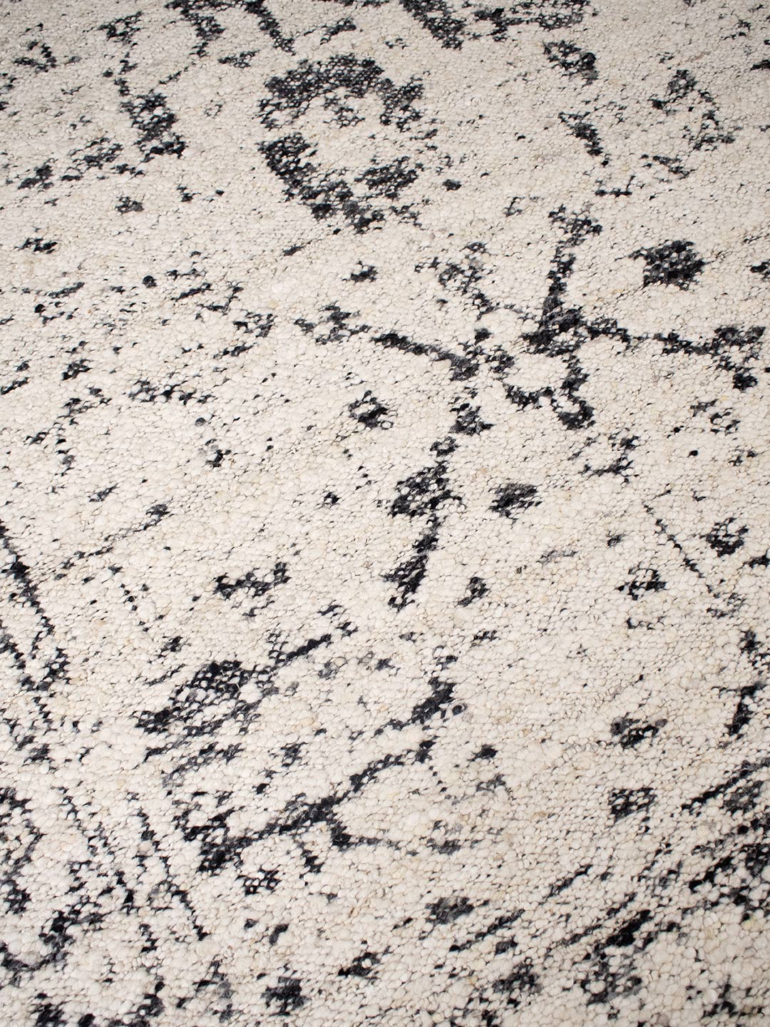 Kasbah Wool Rug - White / Black