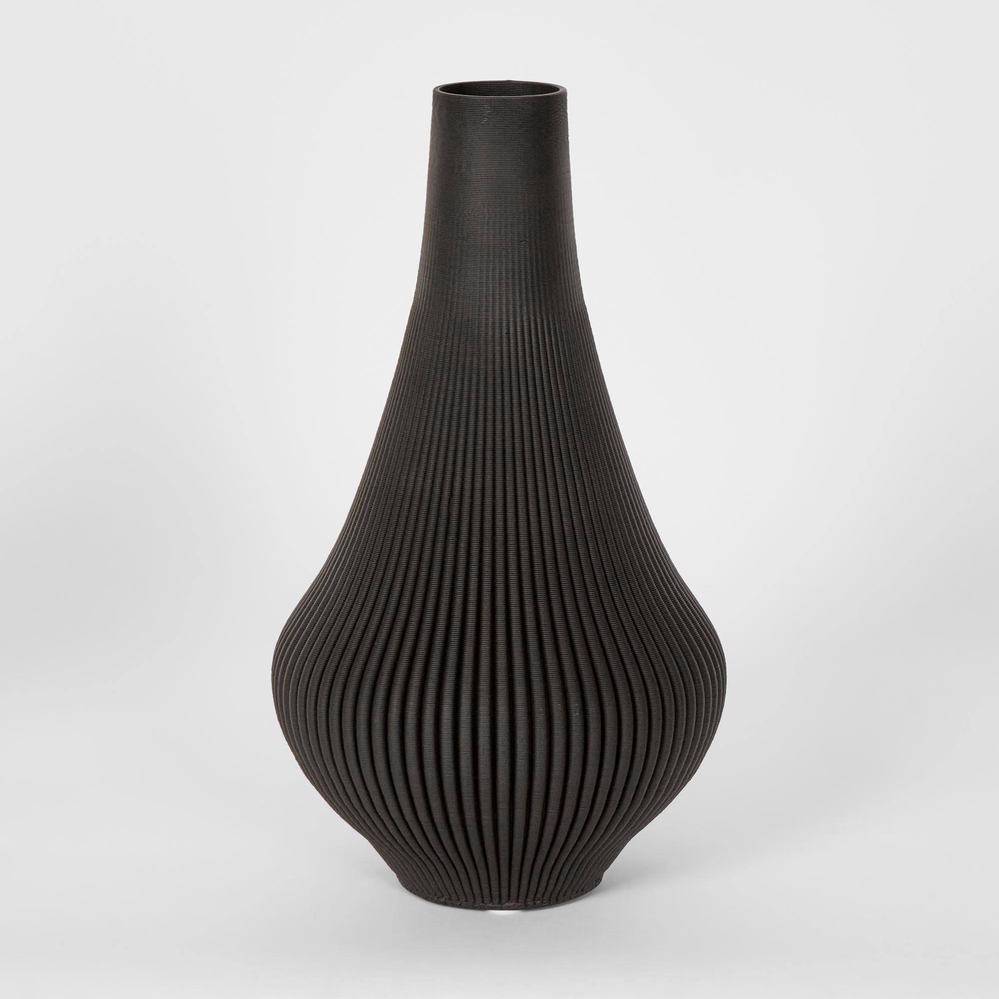 Verne 3D Vase Large - Black