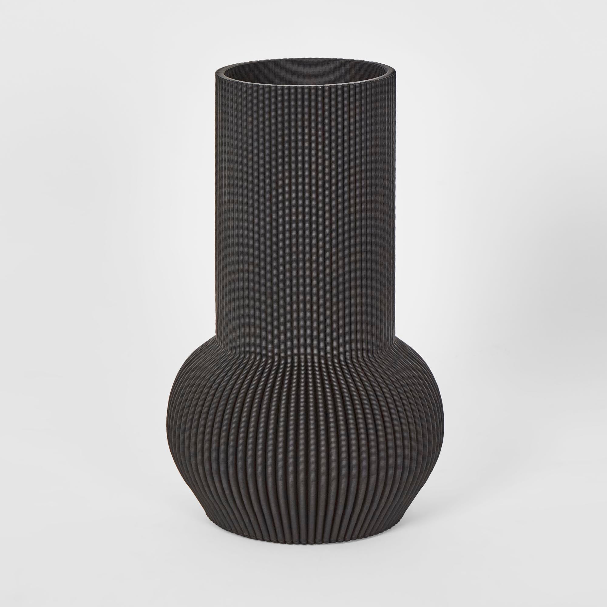 Hend 3D Vase Large - Black