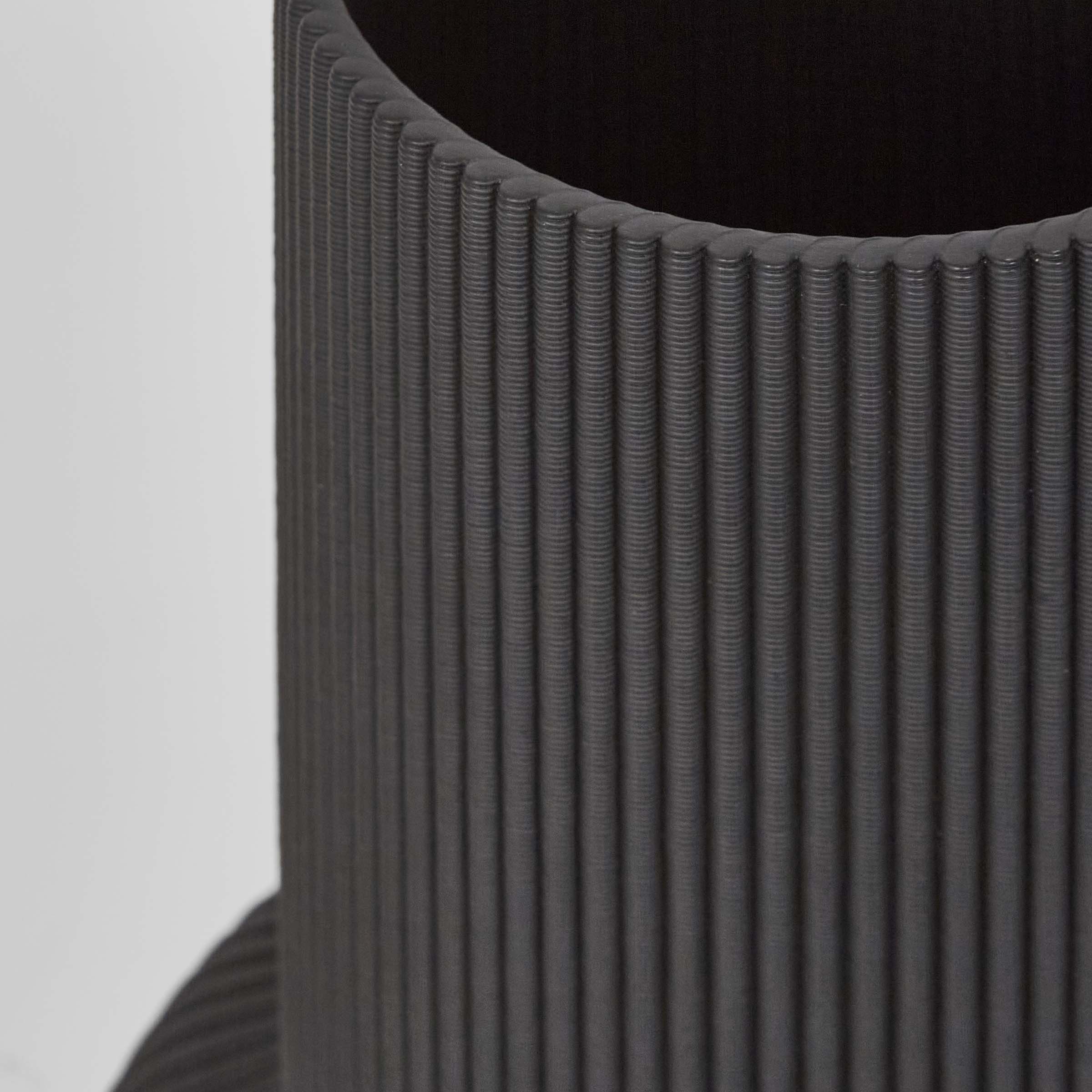 Hend 3D Vase Large - Black