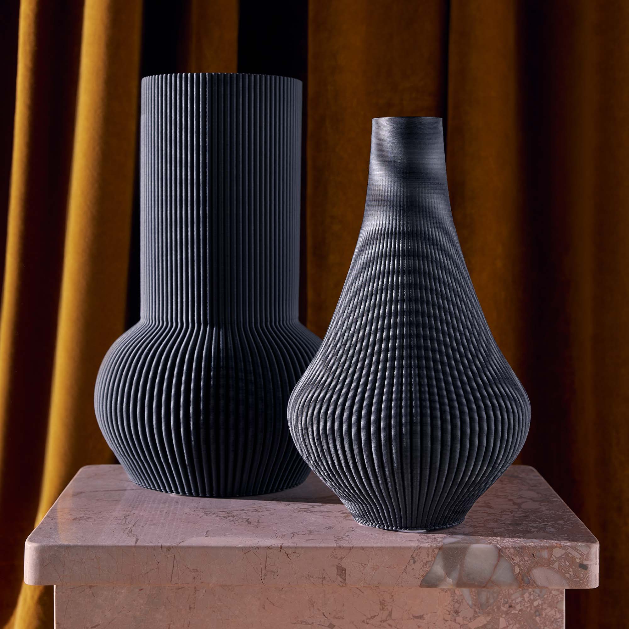 Hend 3D Vase Large - Black